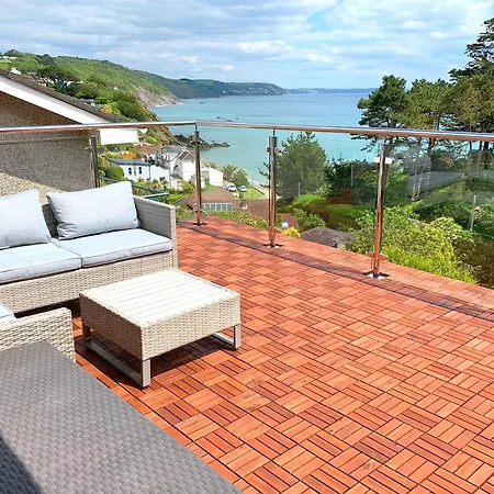 Dog Friendly Beachside With Panoramic Sea Views Near Looe Saint Martin (Looe)